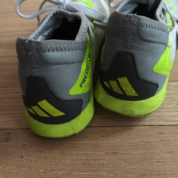 Adidas Predator Turf Shoes Youth 2.5 - Picture 2 of 3
